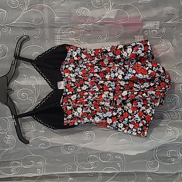 🟣 Lace Top - Picture 2 of 2